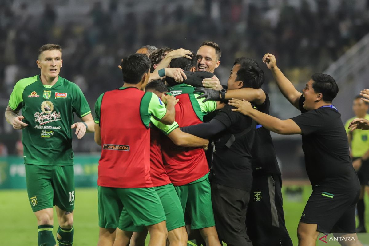 Persebaya raih kemenangan 4-1 atas Persib Bandung