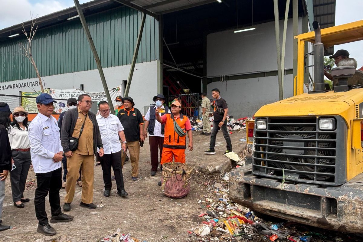 Terima keluhan, Menteri LH minta perbaiki pengelolaan TPS3R Rawa Badak